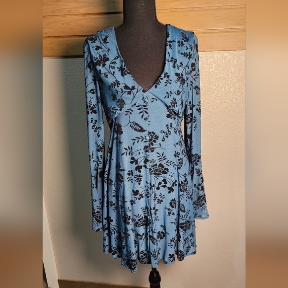 Cute Coquette Dress in Teal /Black Floral. Size Small, Flair Sleeves by Miami - Picture 9 of 11